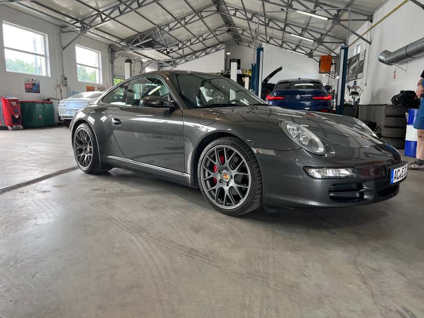 Porsche 911 · service